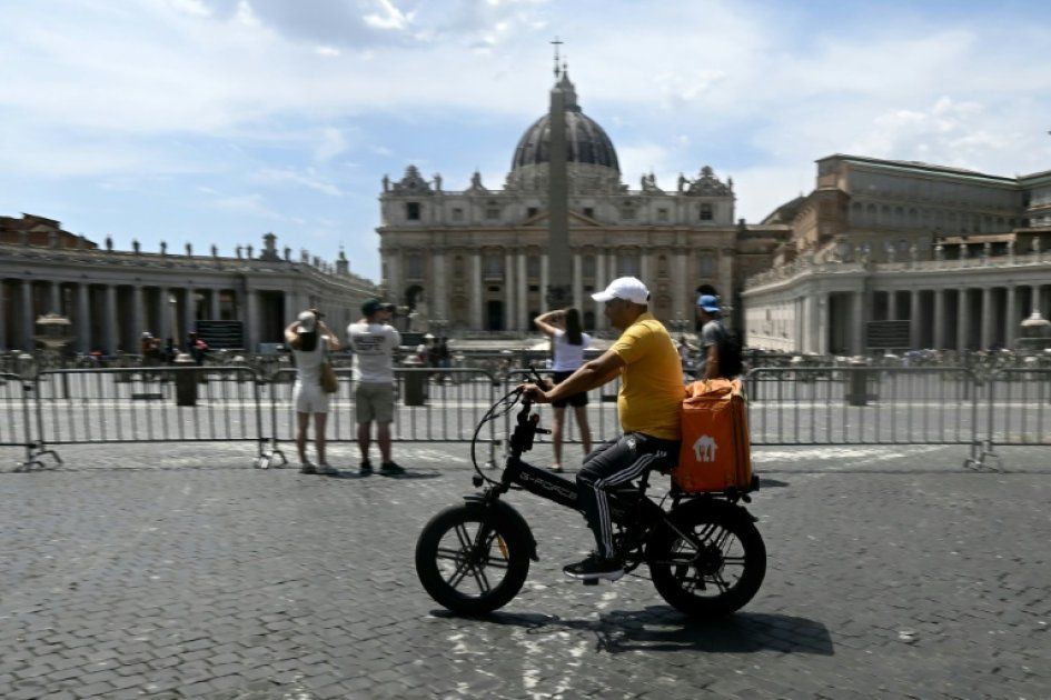 Travailler sous le soleil de plomb : la réalité des livreurs à Rome