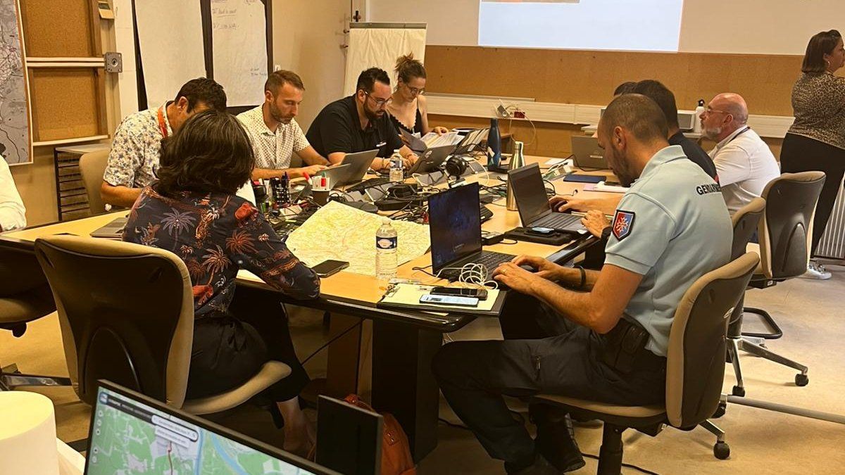 Des feux de forêt menacent le Gard : le préfet mobilise les secours