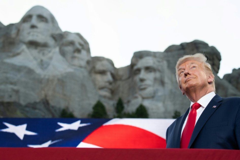 Trump donne le coup d'envoi des célébrations du 250e anniversaire des États-Unis au Mont Rushmore