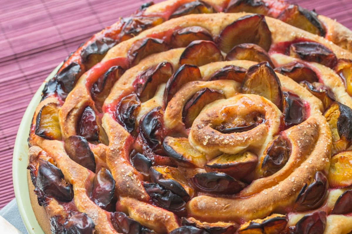 une spirale briochée aux quetsches et à la cannelle qui réchauffe le cœur