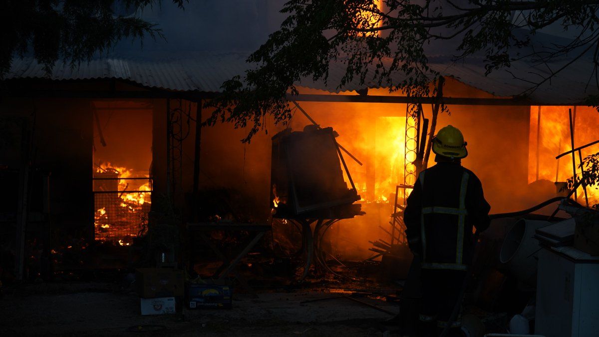 Un acte héroïque tragique : un père meurt en essayant de sauver son fils d'un incendie