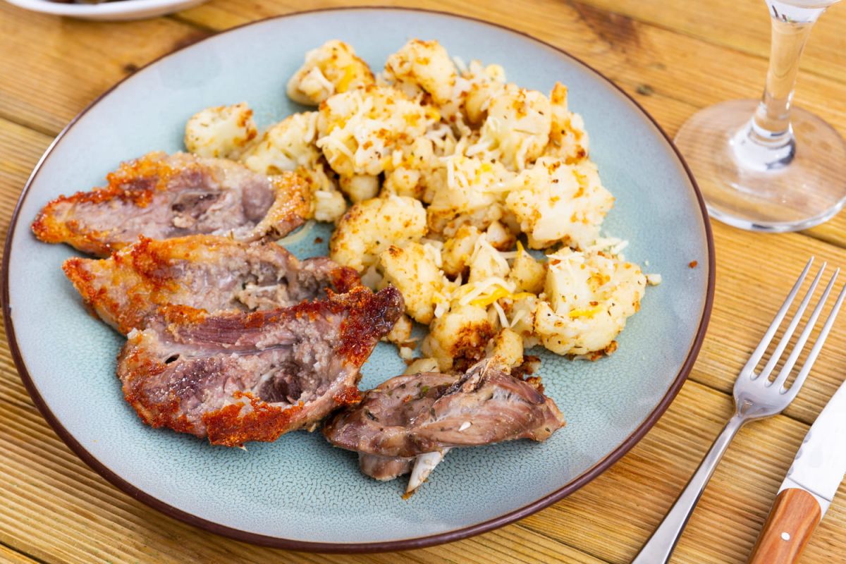 Cyril Lignac partage son secret pour sublimer les restes de gigot d'agneau en 20 minutes