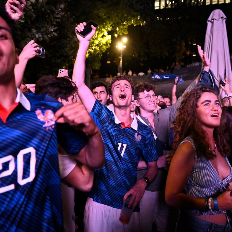 Paris en fête pour la qualification des Bleus en demi-finale